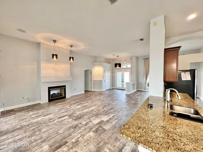 Building Photo - 75 Creek Bluff Way