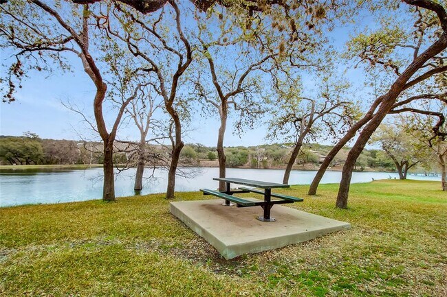 Building Photo - 21825 Briarcliff Dr