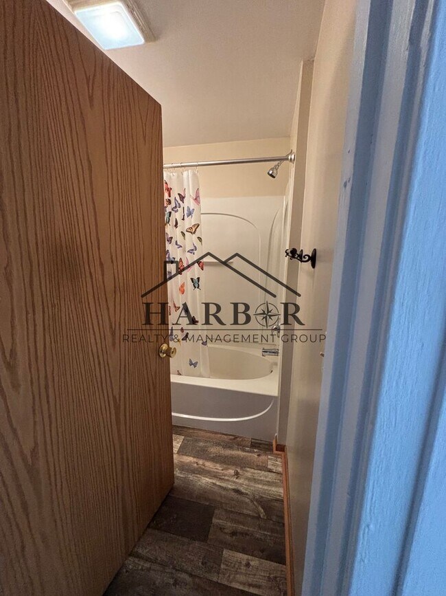 Building Photo - 800 8th Ave SE