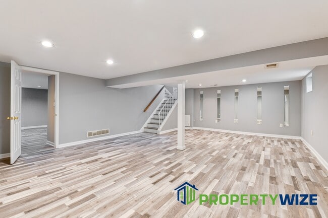 Building Photo - 9022 Samoset Rd