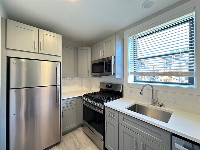 Building Photo - 1142 Oak Ave