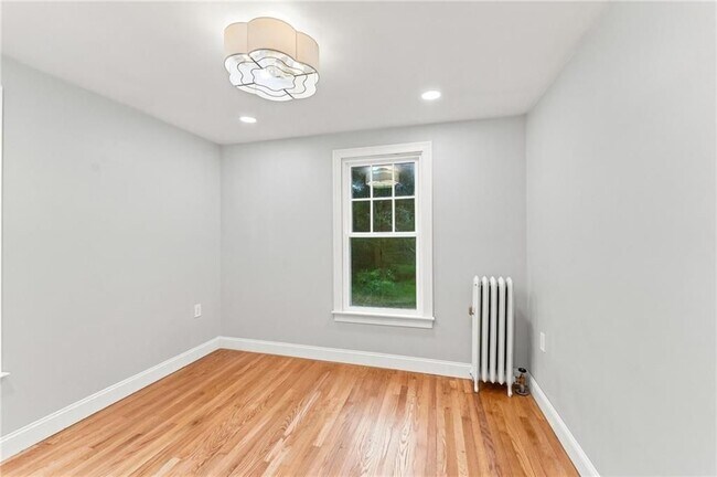 Building Photo - 1552 Kingstown Rd