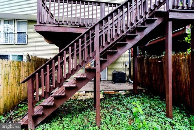 Building Photo - 1827 Grempler Way