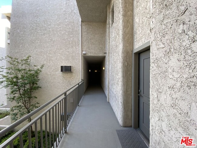 Building Photo - 1440 Veteran Ave