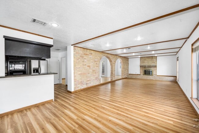 Building Photo - 14014 Briar Pl Dr