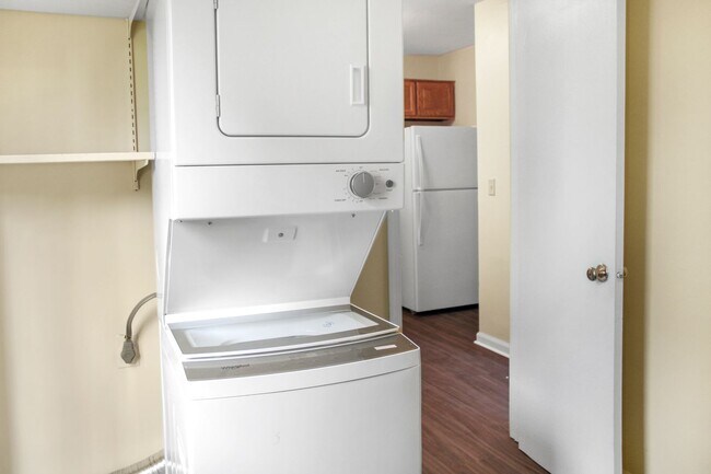 Building Photo - 2455 Whitney Ct