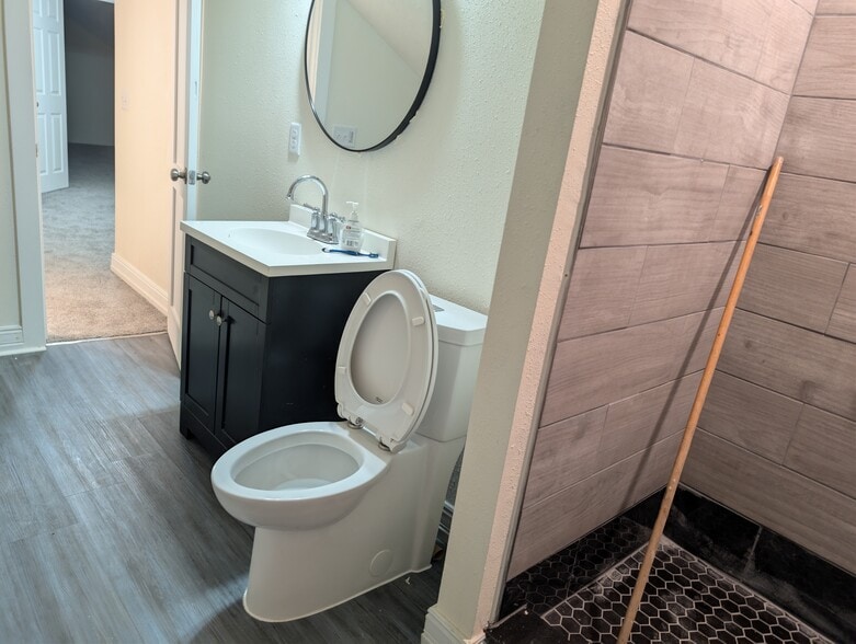 Building Photo - 3603 Sunnyview Rd NE