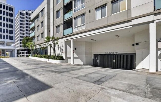 Building Photo - 160 S Hudson Ave