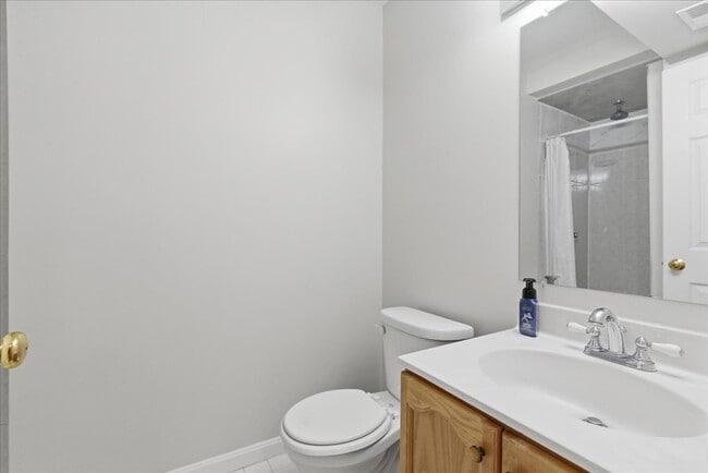 Building Photo - Welcome home to this beautifully updated and move-in-ready 3-bedroom, 3.5-bath townhouse
