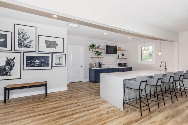 Building Photo - Bexley Urbandale