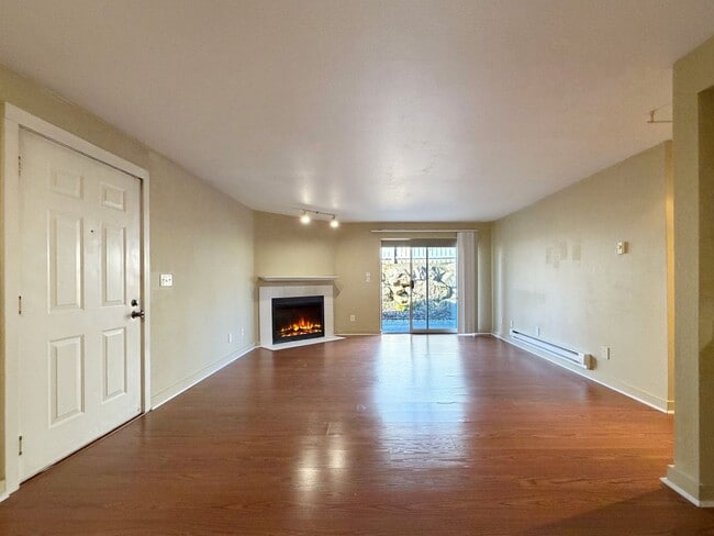 Building Photo - 16817 Larch Way