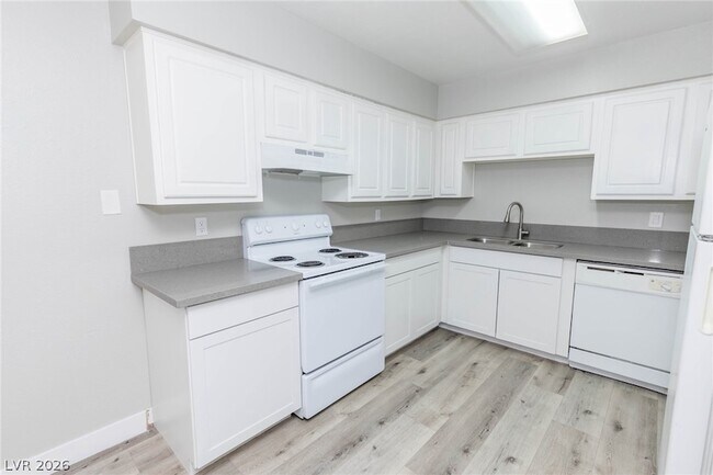 Building Photo - 3151 N Soaring Gulls Dr