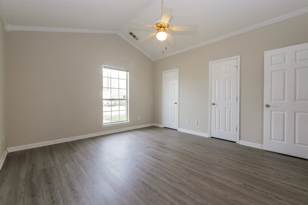 Building Photo - 521 Lakecourt Dr