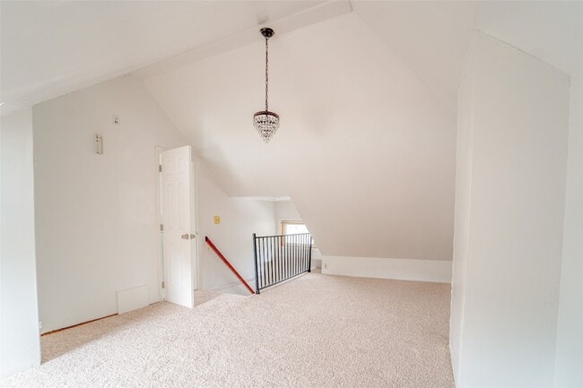 Building Photo - 2 Bigelow St