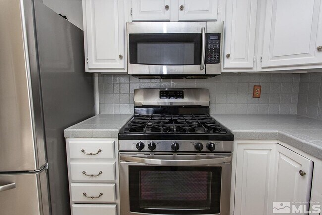 Building Photo - 3686 4th St