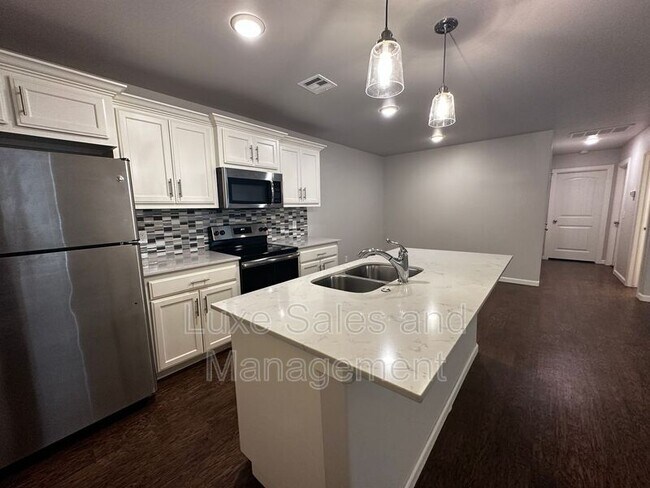 Building Photo - 11416 N Lincoln Blvd