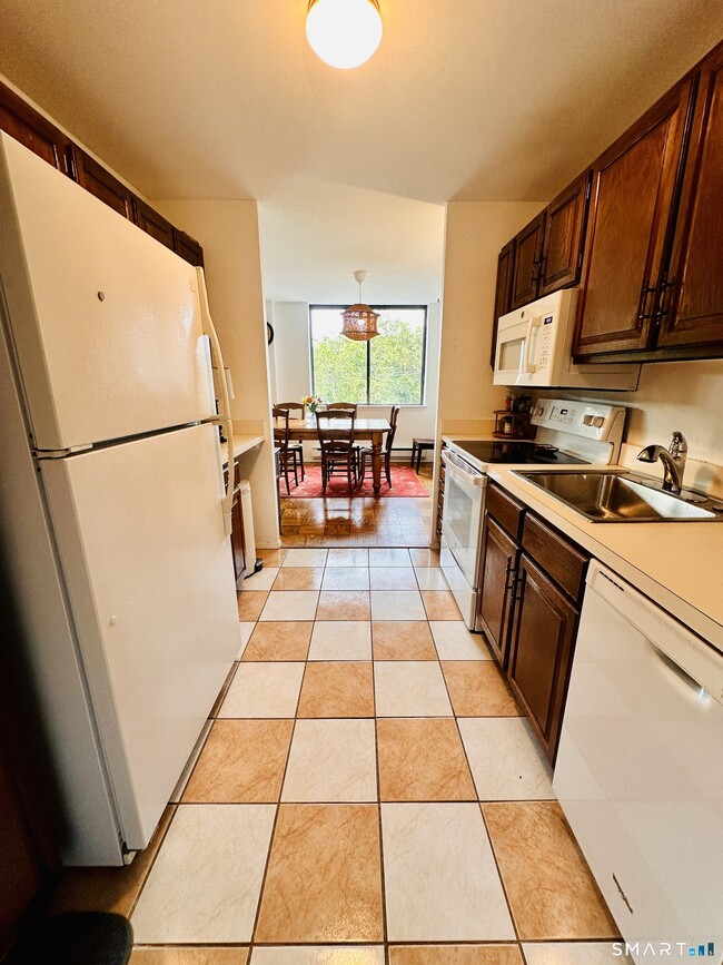 Building Photo - 155 Brewster St