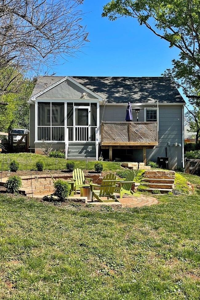 Building Photo - Charming City Cottage With Fenced Yard