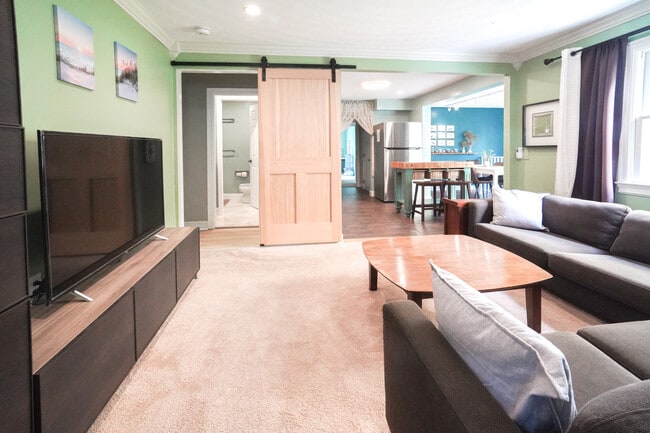 Building Photo - 48 Fales Ave