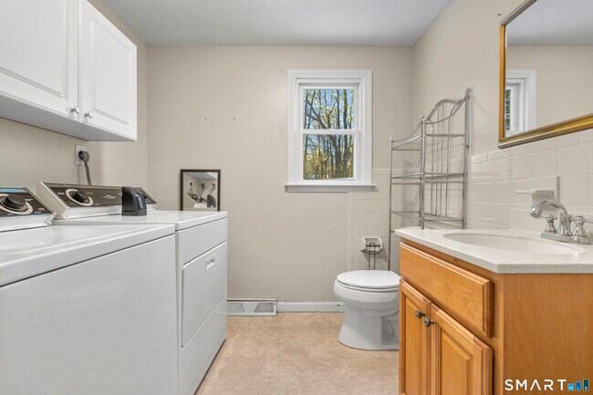 Building Photo - 52 Laura Rd