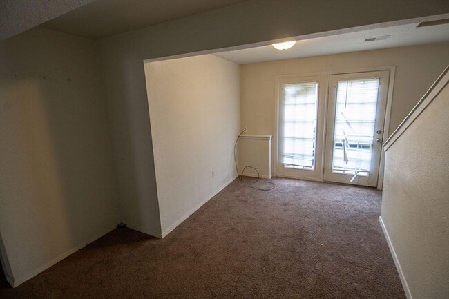 Building Photo - 1013 W Ash St