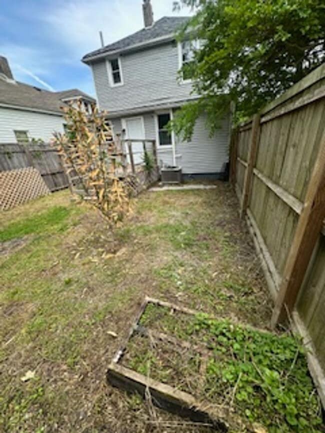 Building Photo - Fully renovated house for Rent!