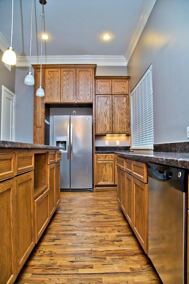 Building Photo - 1215 Rosedale St