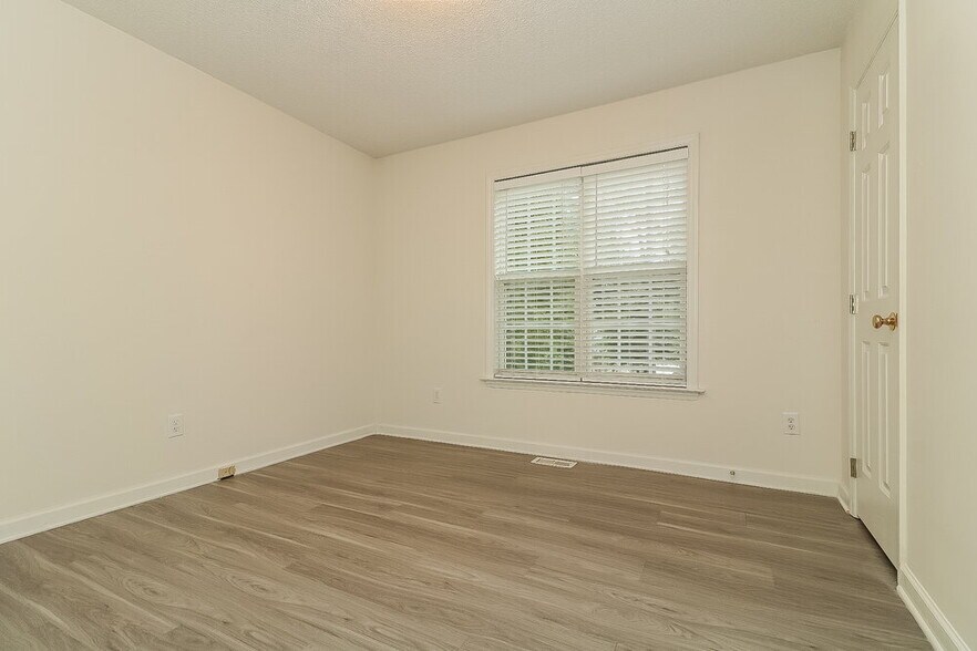 Building Photo - 6728 Oviedo Dr