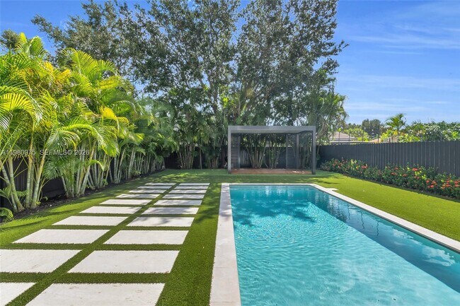 Building Photo - 2029 SW 62nd Ave