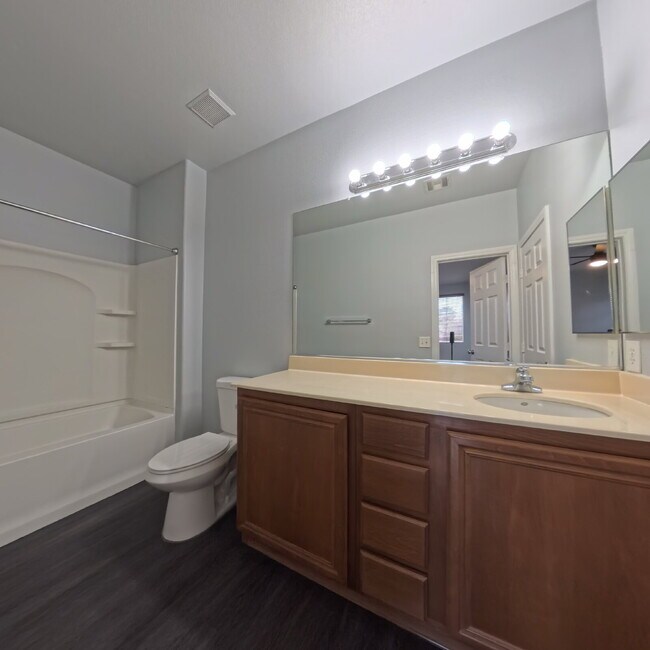 Building Photo - Spacious 2-bed 2-bath with Attached Car Garage at Tripoly!