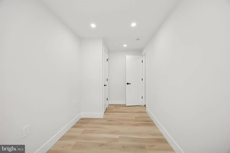 Building Photo - 4522 Baker St