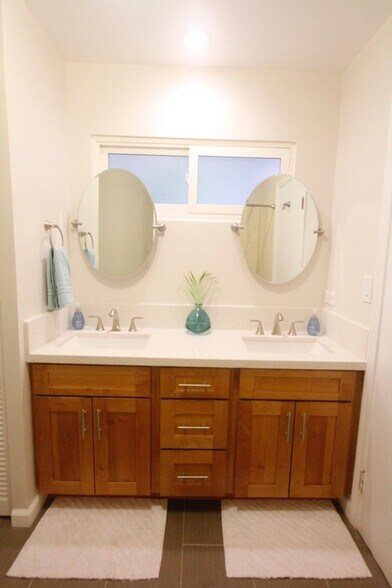 Building Photo - 923 Green St