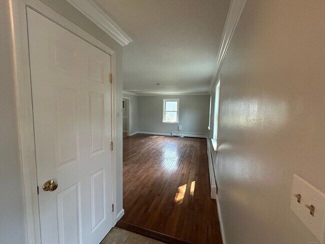 Building Photo - 14 Normandy Dr