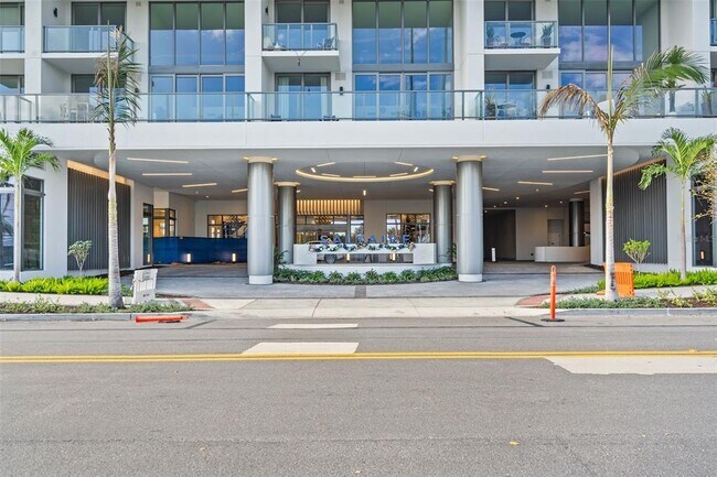 Building Photo - 301 1st St S