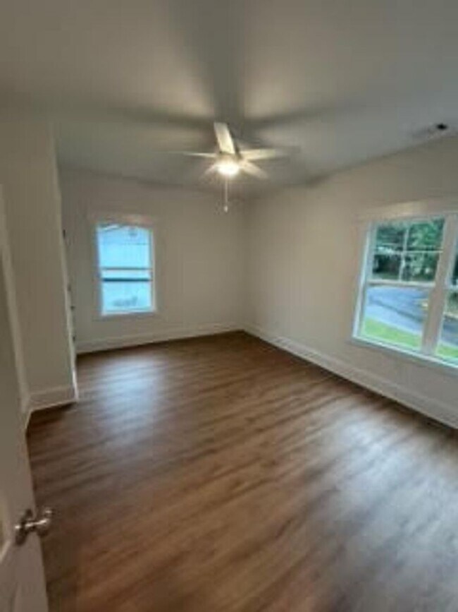 Building Photo - "Brand New Construction" 1 mile from Campus and Downtown