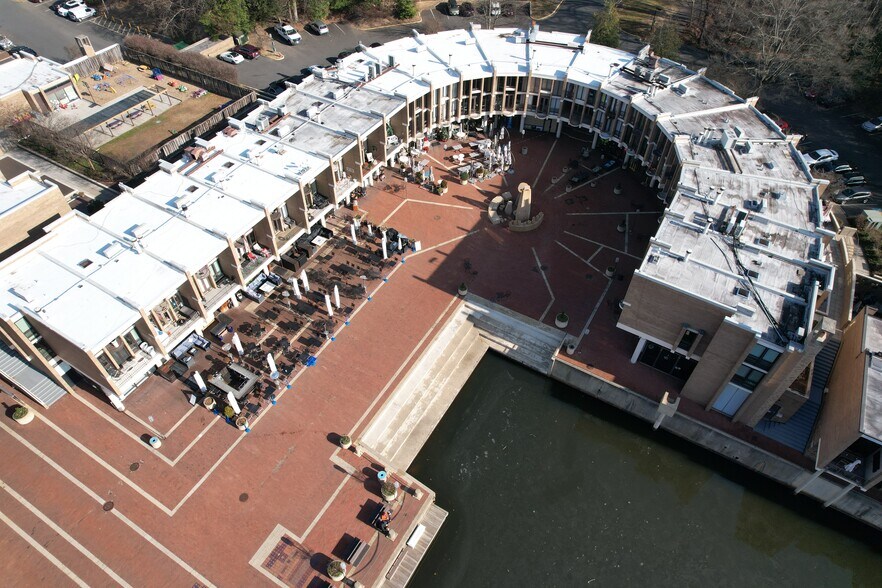 Building Photo - 1501 Chatham Colony Ct