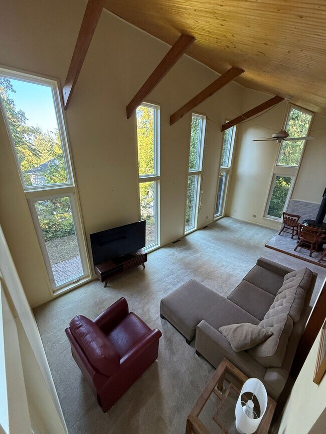 Building Photo - Cozy Huge 1 Bed with Loft and 2.5 Bath - H...