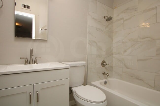 Building Photo - 3207 N 67th Pl