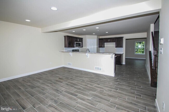 Building Photo - 504 Arietta Ct
