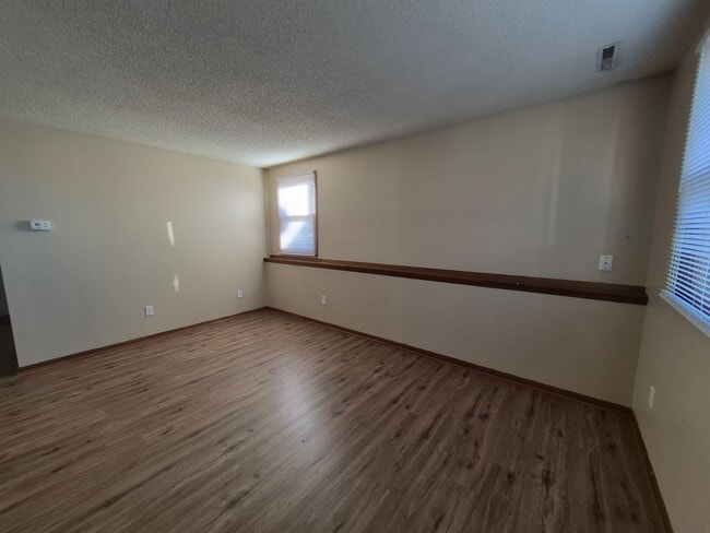 Building Photo - 1761-1763 E Lacona Avenue