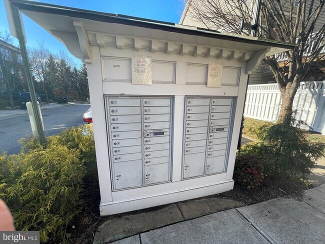 Building Photo - 6256 Shackelford Terrace