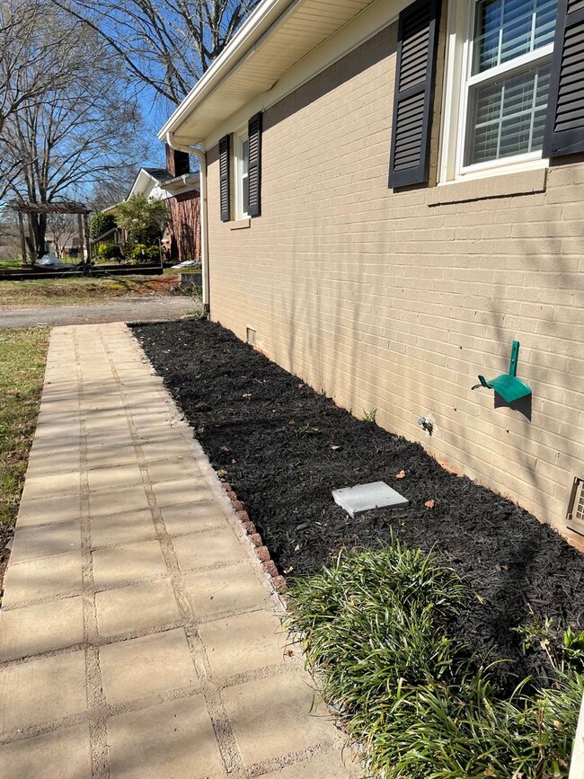 Building Photo - 3 Bedroom 2 Bath Home in Greer  Near Lake ...