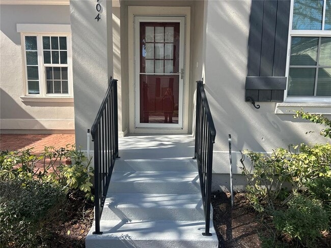 Building Photo - 904 Pawstand Rd