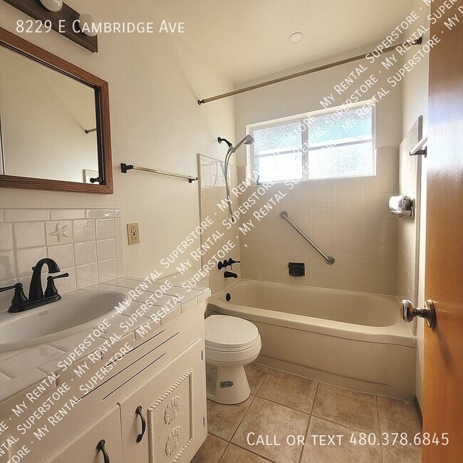 Building Photo - 8229 E Cambridge Ave