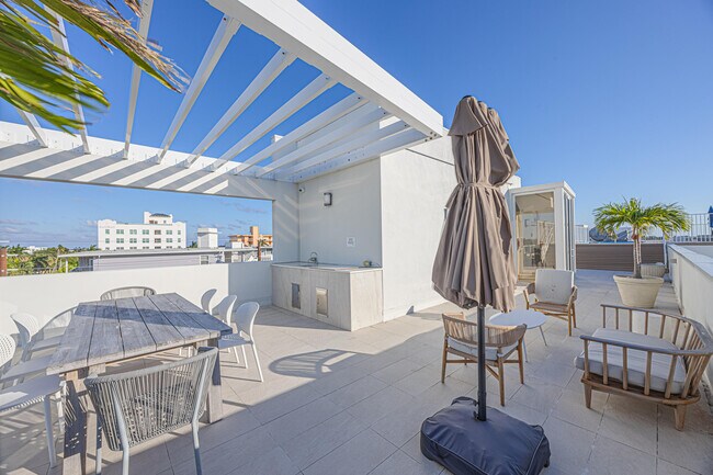 Building Photo - 117 Lake Ave