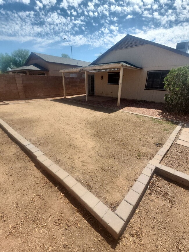 Building Photo - "Charming 3-Bedroom Oasis with 2 Baths in ...