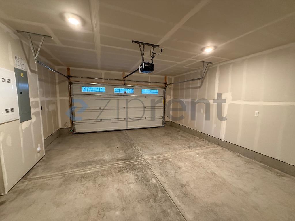Building Photo - Unit F6