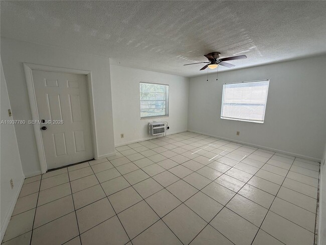 Building Photo - 1620 NW 52nd Ave