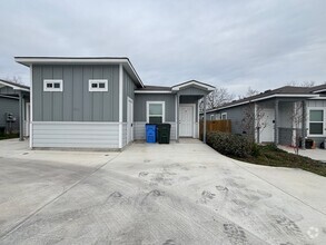 Building Photo - Luxury 3/2 Duplex in Seguin, Texas