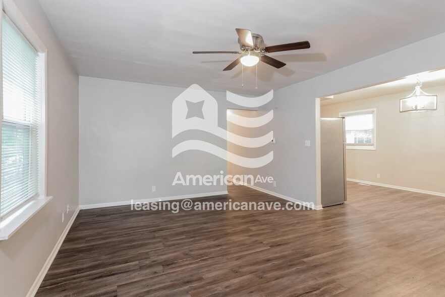 Building Photo - 1933 Dequincy St